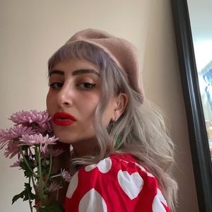 Meet your Posher, Avery